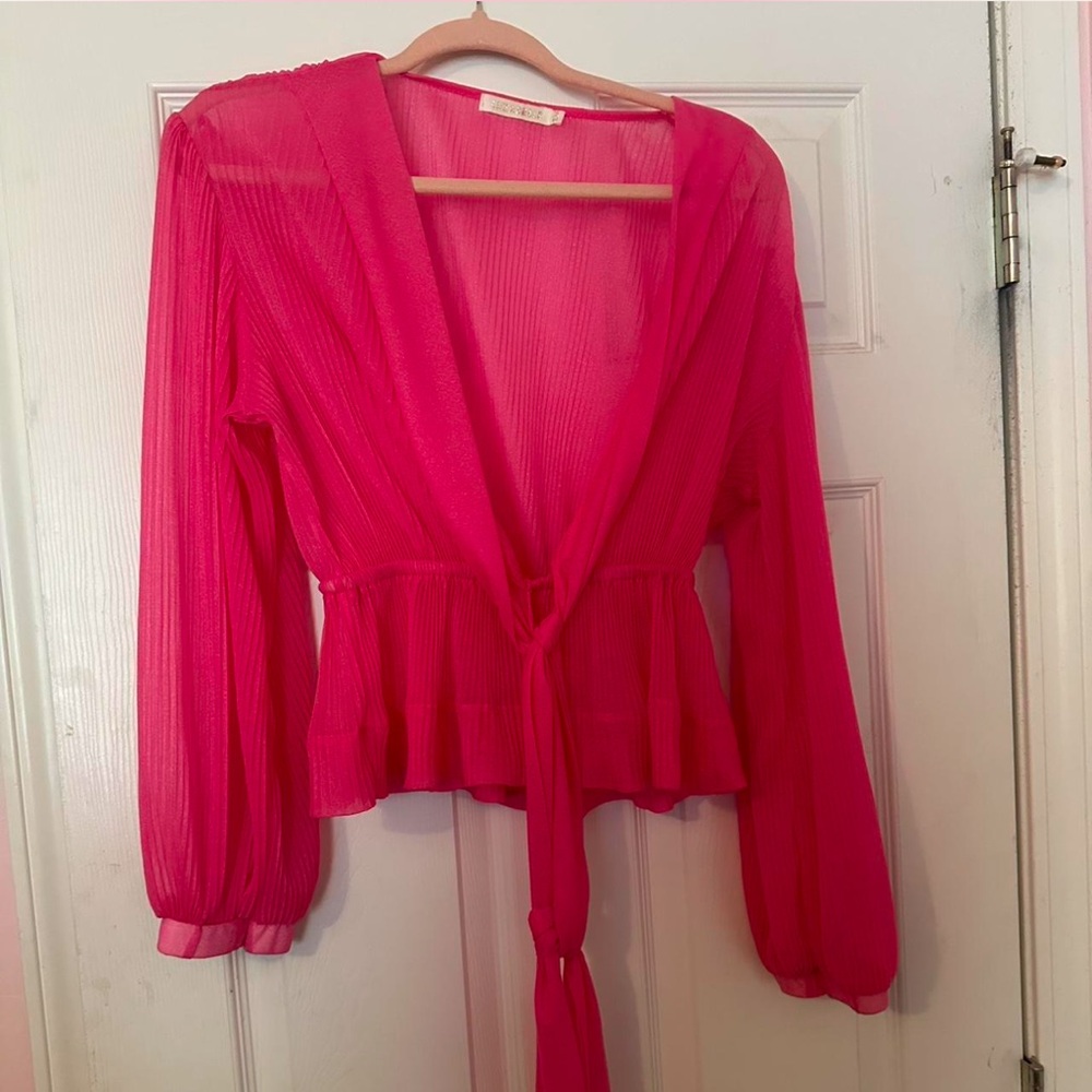 pink top
